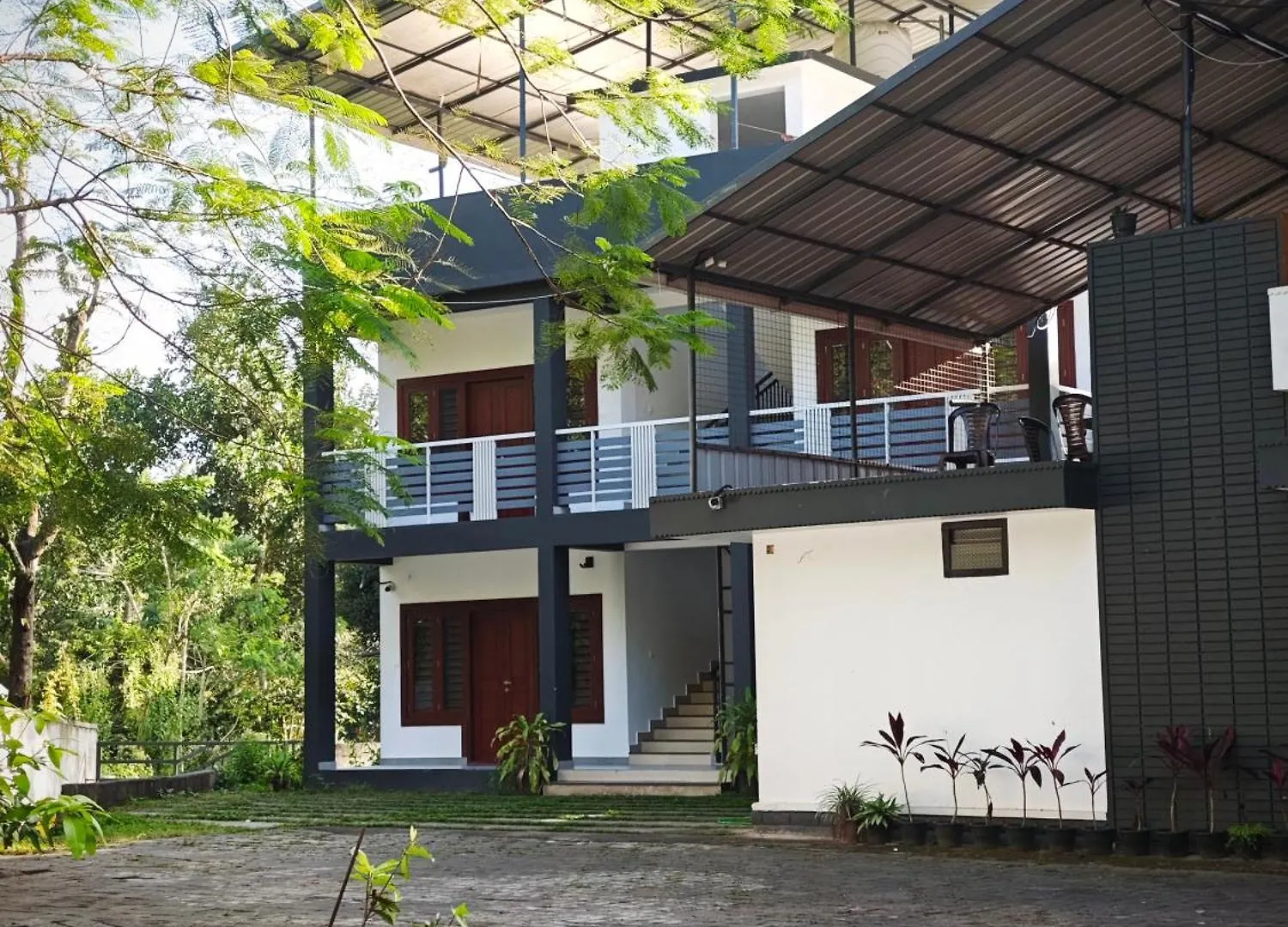 Forest Edge Batheri